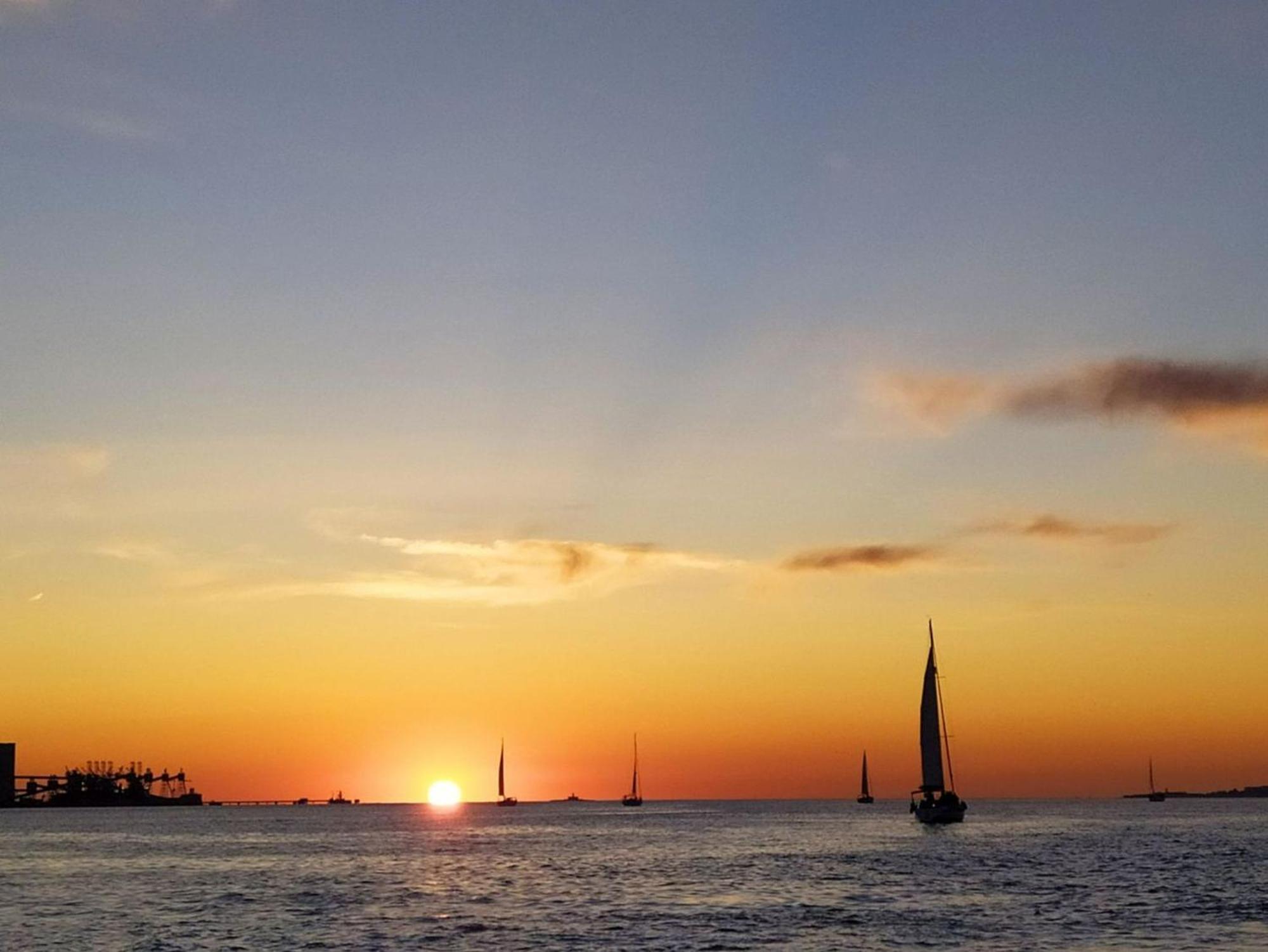 Be Local - Sleep Aboard The Santa Maria Sailing Boat In Lisbon Apartment ภายนอก รูปภาพ