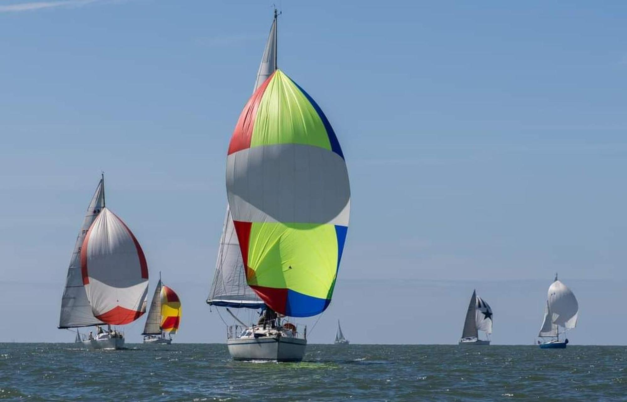 Be Local - Sleep Aboard The Santa Maria Sailing Boat In Lisbon Apartment ภายนอก รูปภาพ