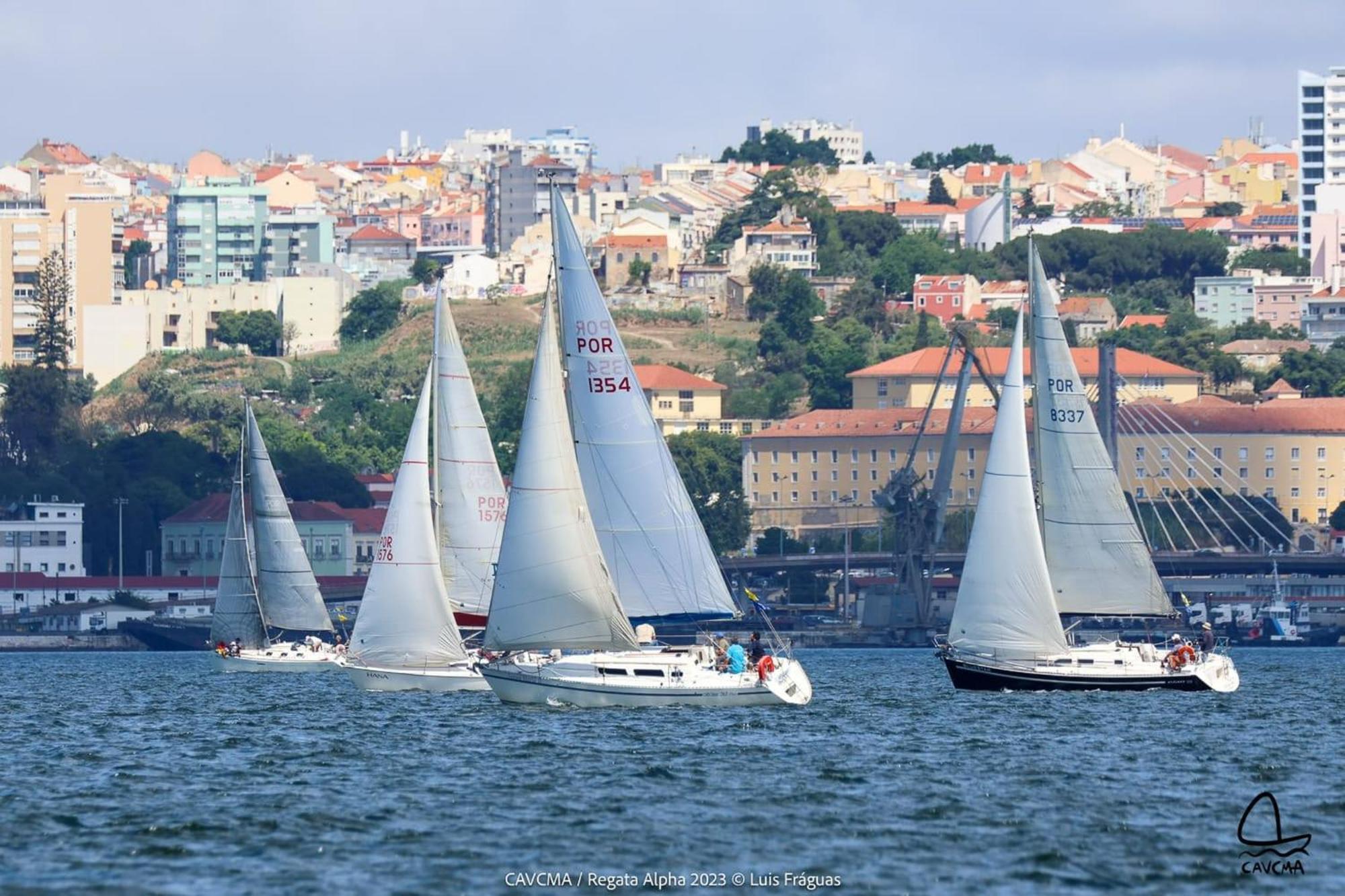Be Local - Sleep Aboard The Santa Maria Sailing Boat In Lisbon Apartment ภายนอก รูปภาพ