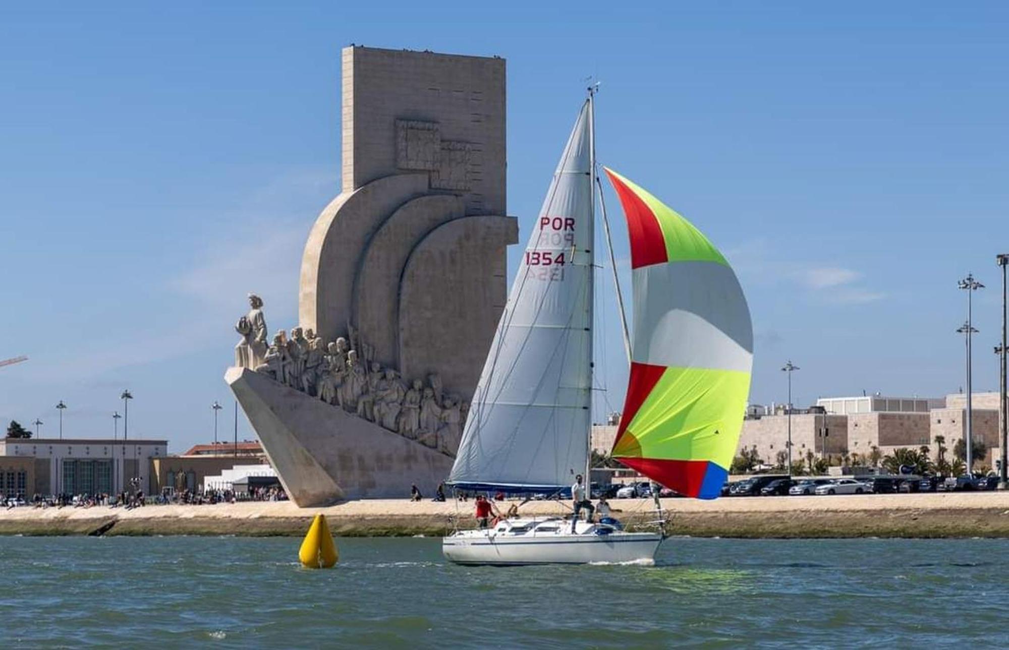 Be Local - Sleep Aboard The Santa Maria Sailing Boat In Lisbon Apartment ภายนอก รูปภาพ