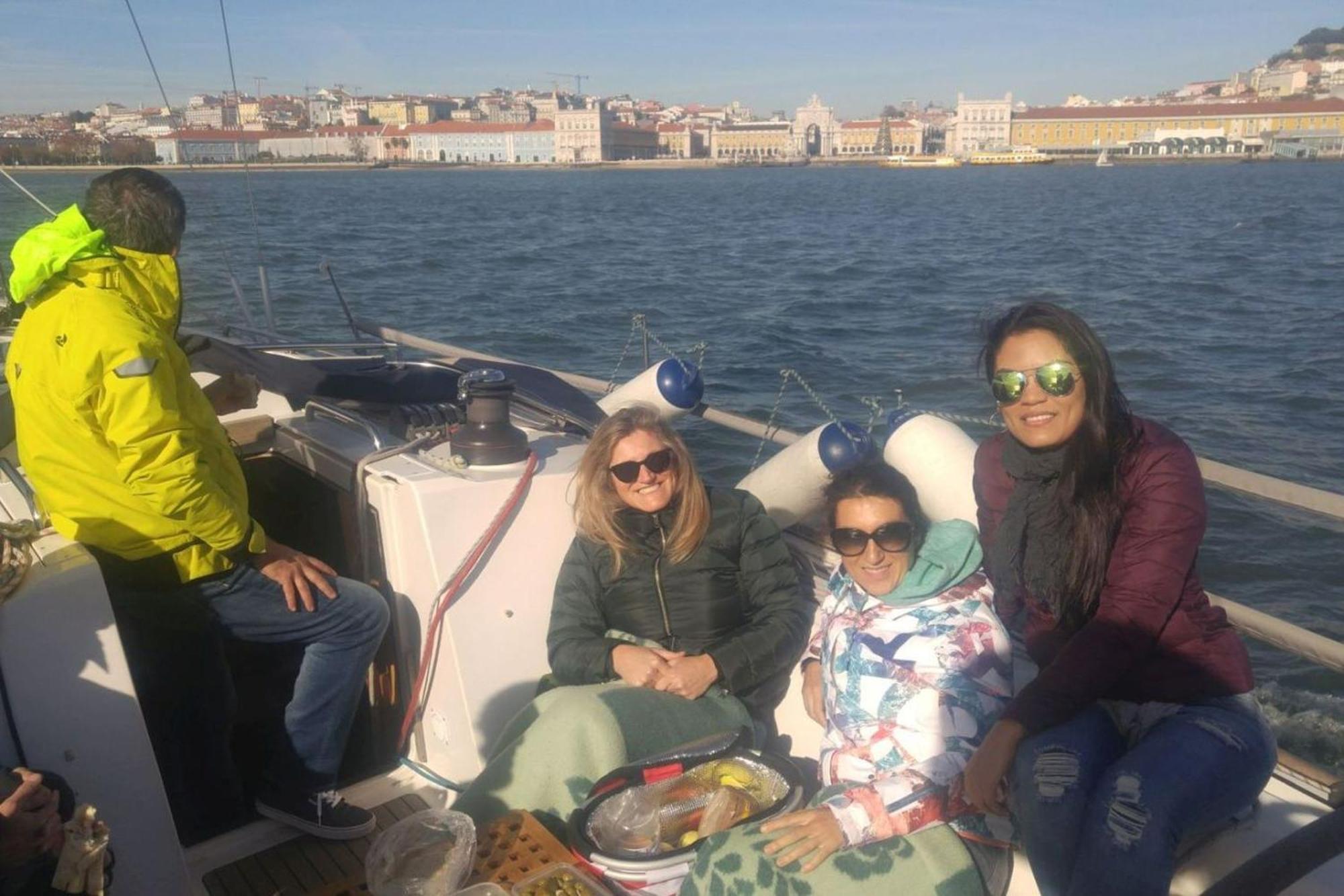 Be Local - Sleep Aboard The Santa Maria Sailing Boat In Lisbon Apartment ภายนอก รูปภาพ