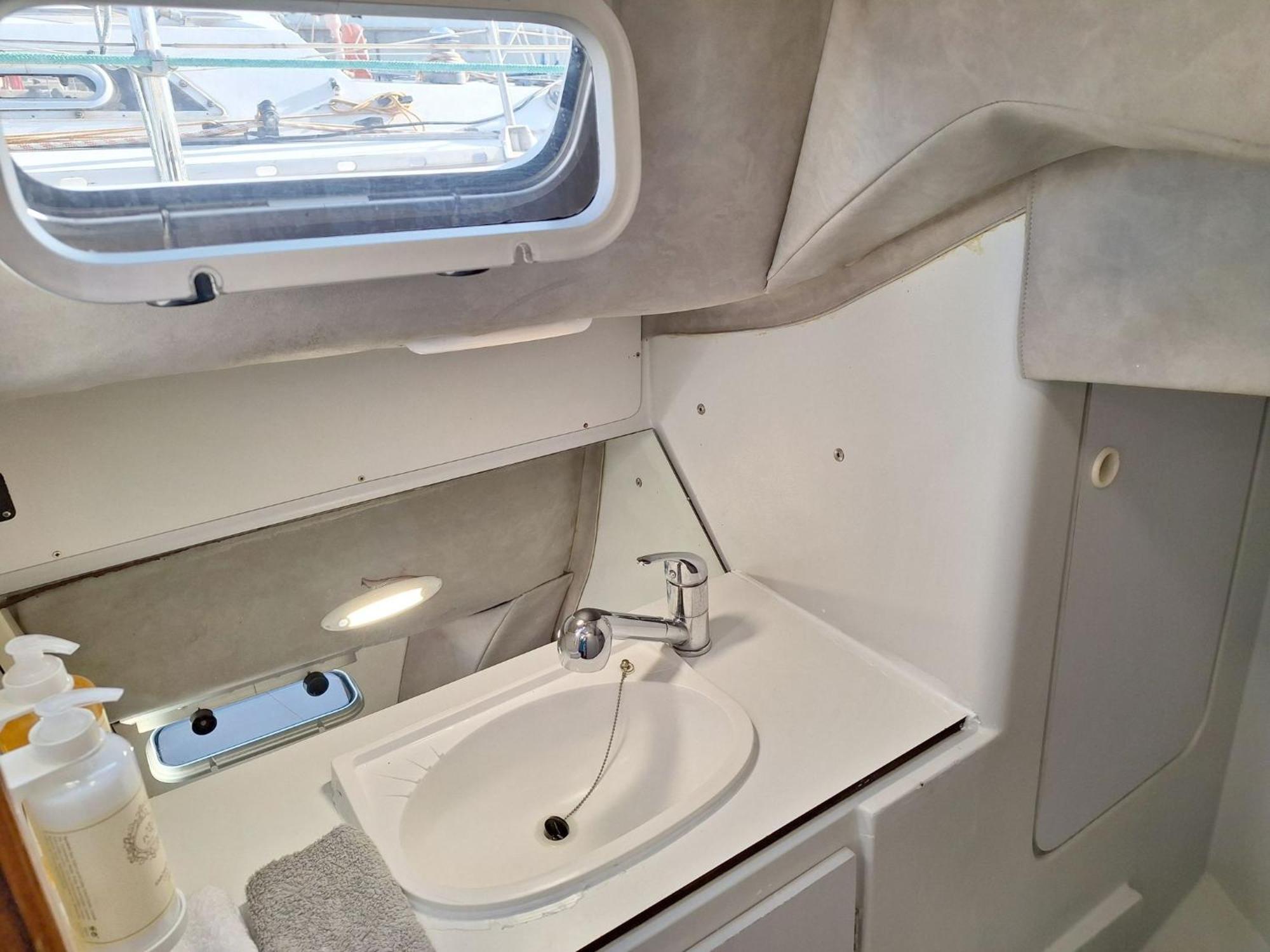 Be Local - Sleep Aboard The Santa Maria Sailing Boat In Lisbon Apartment ภายนอก รูปภาพ