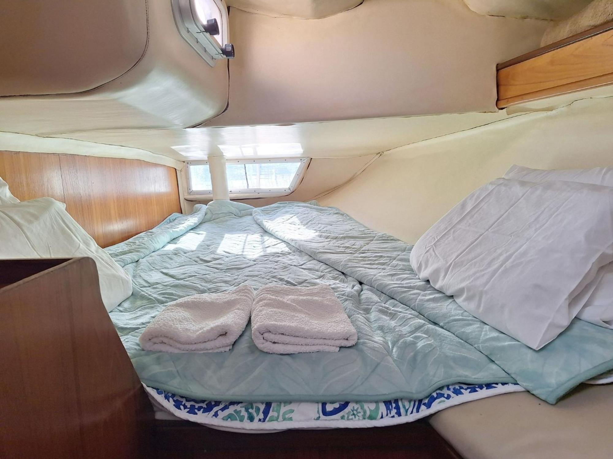 Be Local - Sleep Aboard The Santa Maria Sailing Boat In Lisbon Apartment ภายนอก รูปภาพ