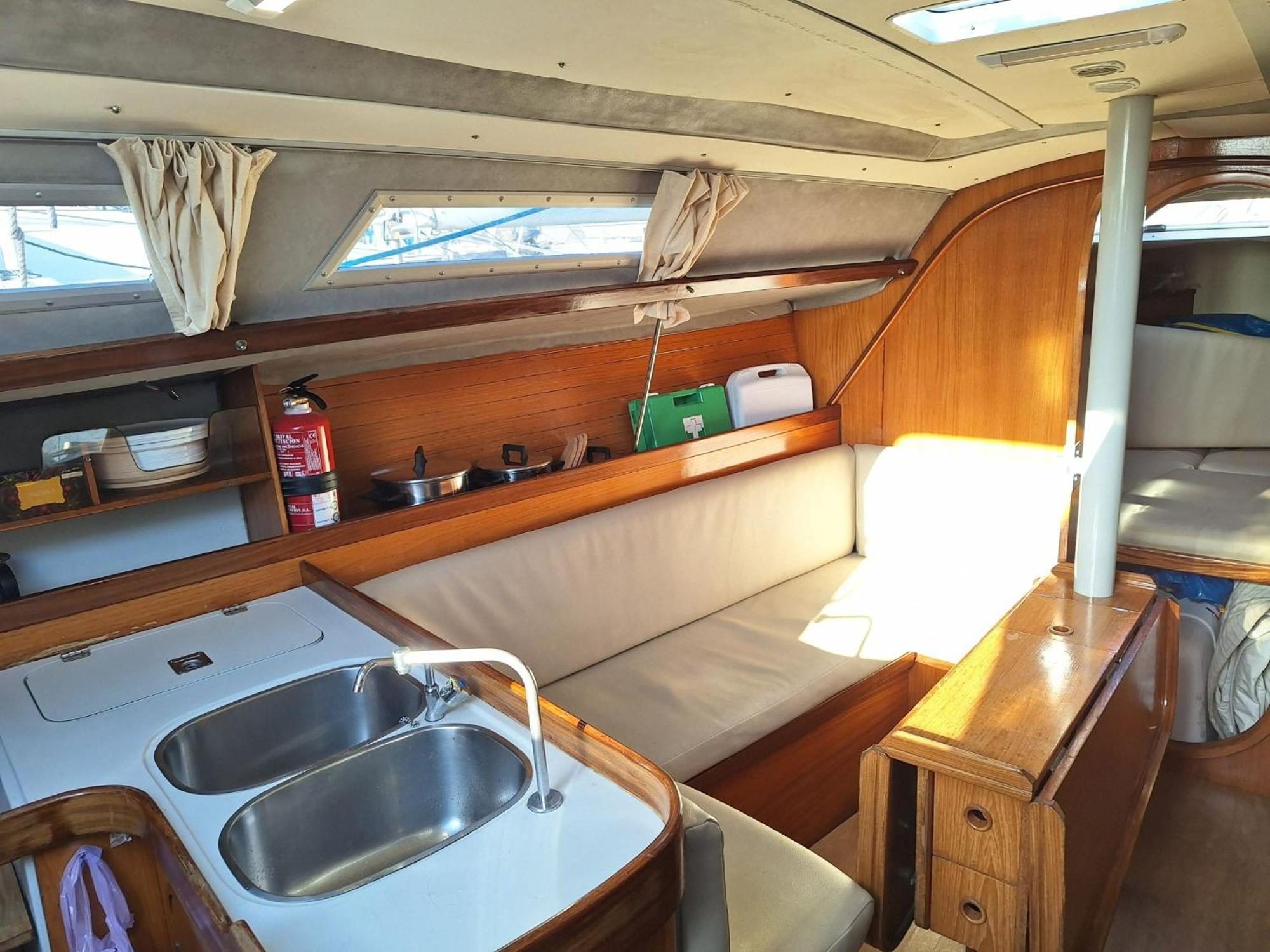 Be Local - Sleep Aboard The Santa Maria Sailing Boat In Lisbon Apartment ภายนอก รูปภาพ