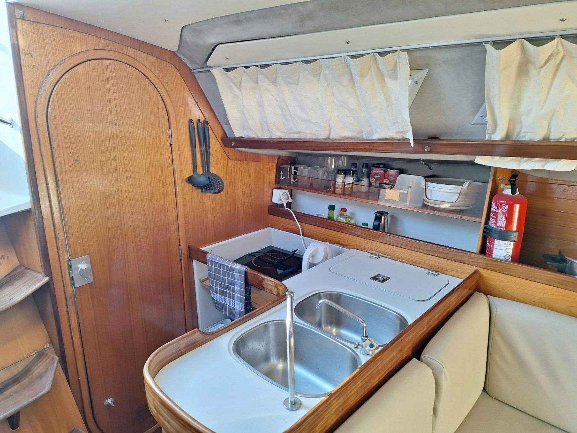 Be Local - Sleep Aboard The Santa Maria Sailing Boat In Lisbon Apartment ภายนอก รูปภาพ