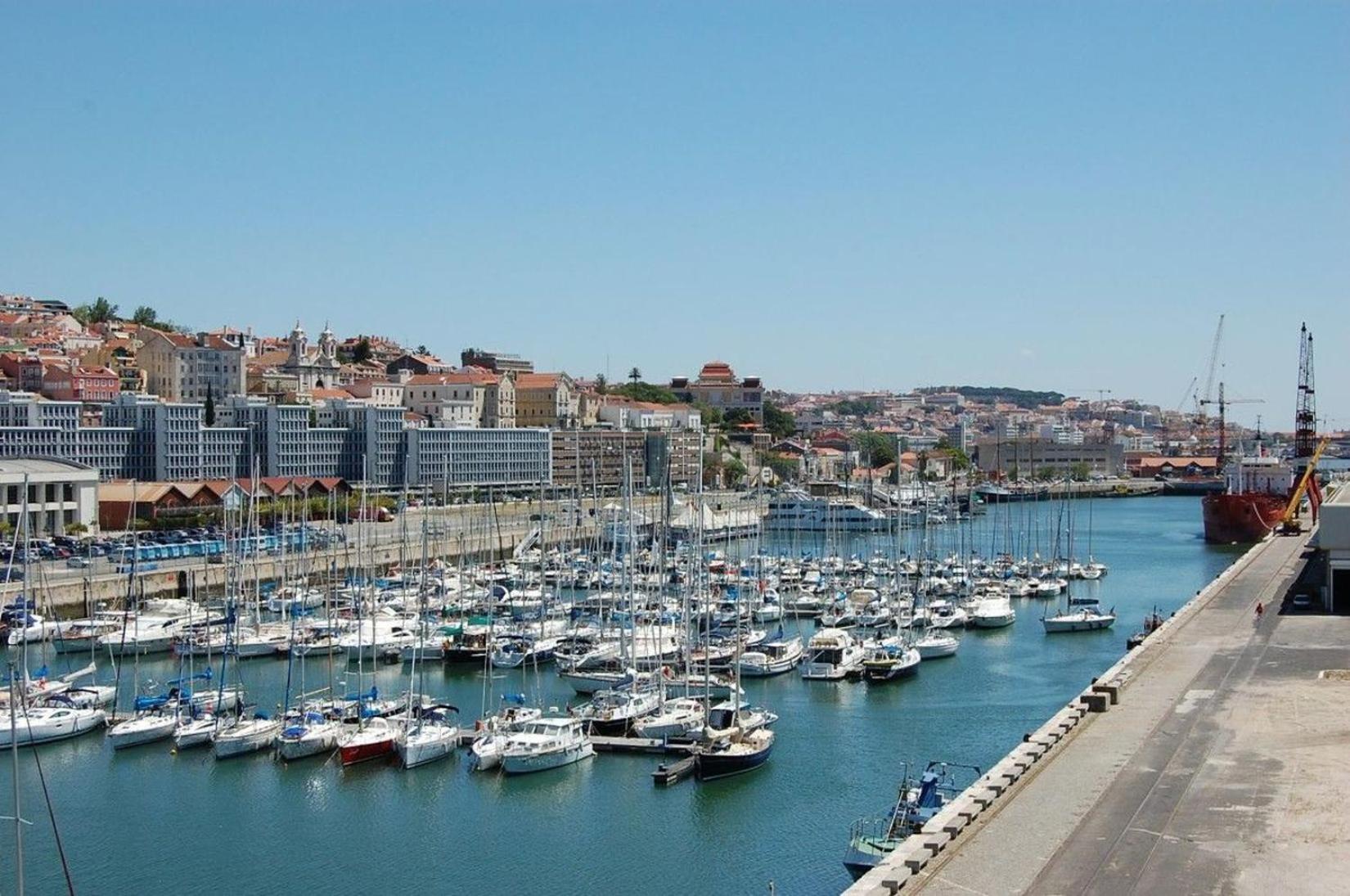 Be Local - Sleep Aboard The Santa Maria Sailing Boat In Lisbon Apartment ภายนอก รูปภาพ